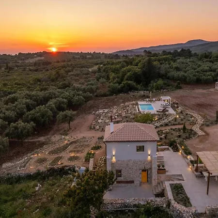 Villa Idalia Retreat By *